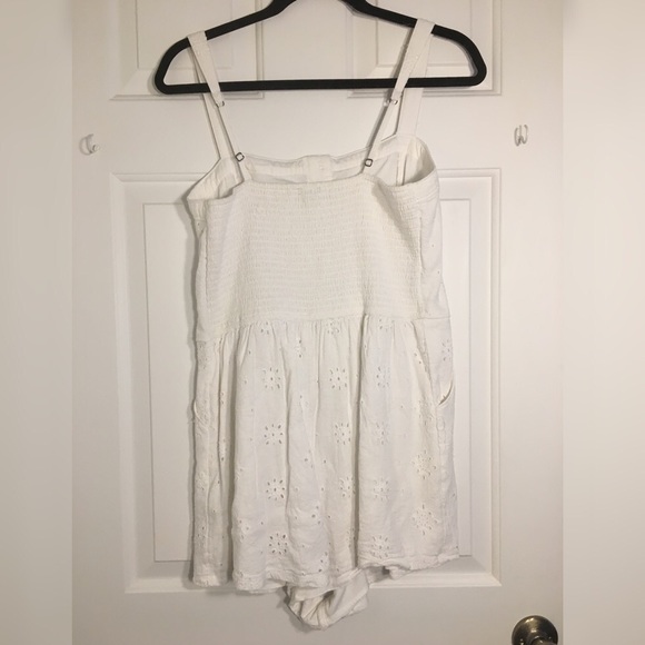 White romper - Picture 2 of 2